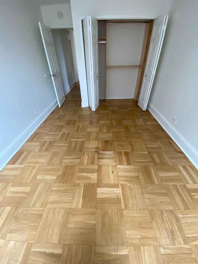 East 79th Street - Photo 13
