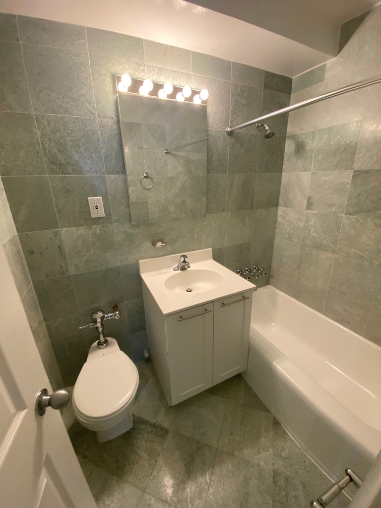 East 79th Street - Photo 7