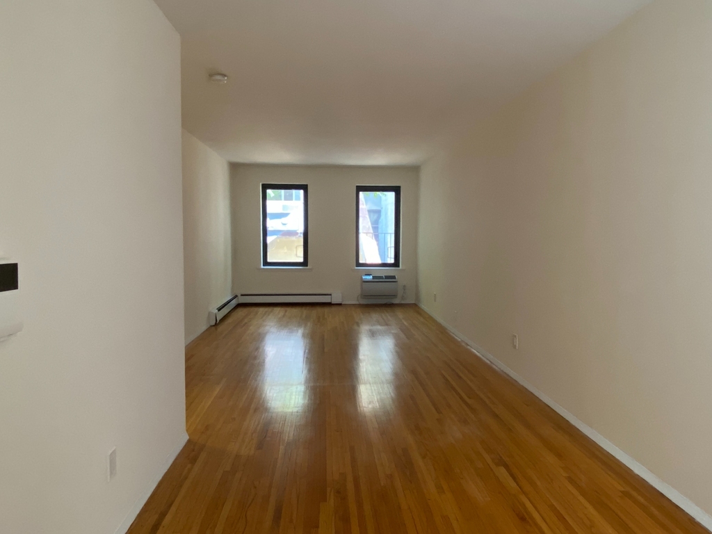 West 52nd Street - Photo 1