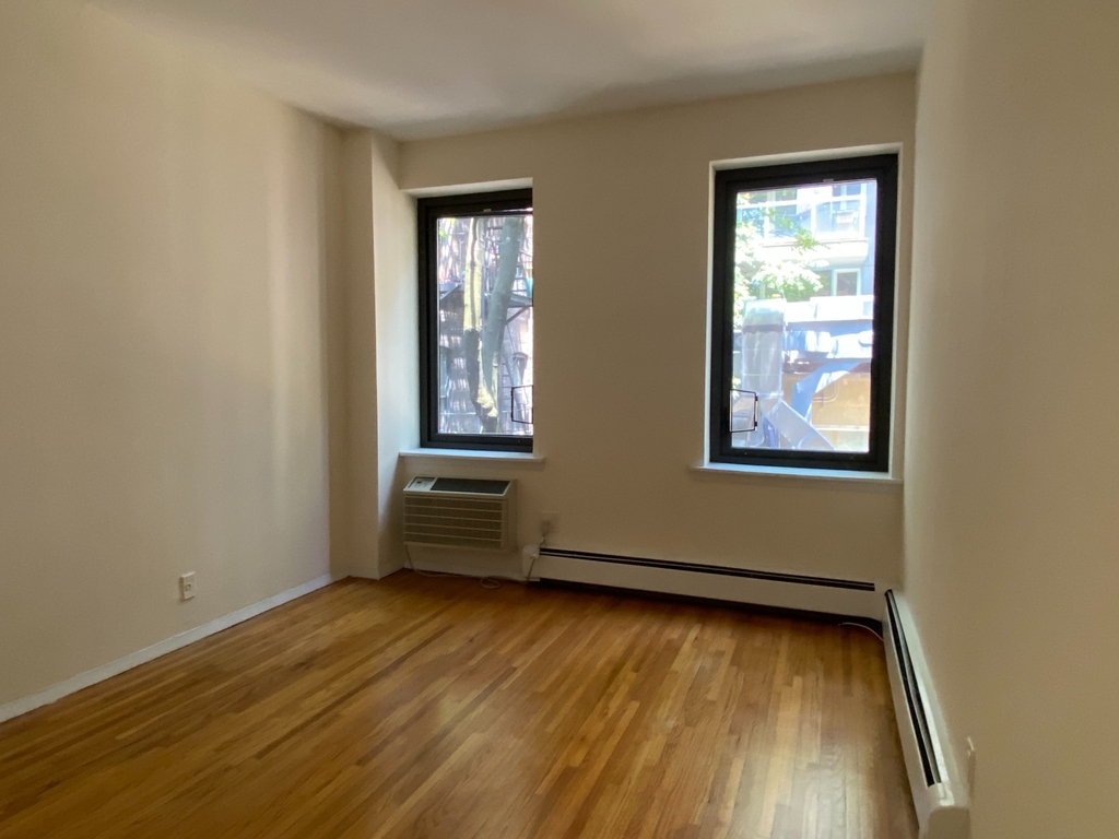 West 52nd Street - Photo 2