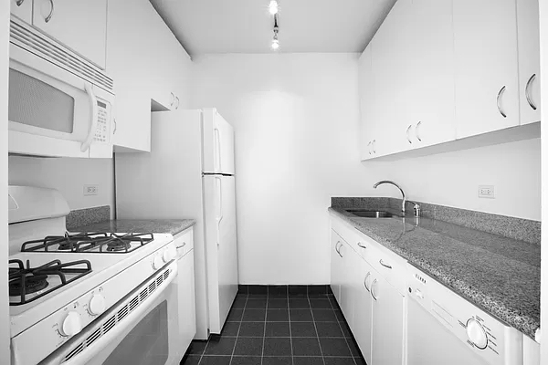 West 60th Street - Photo 1