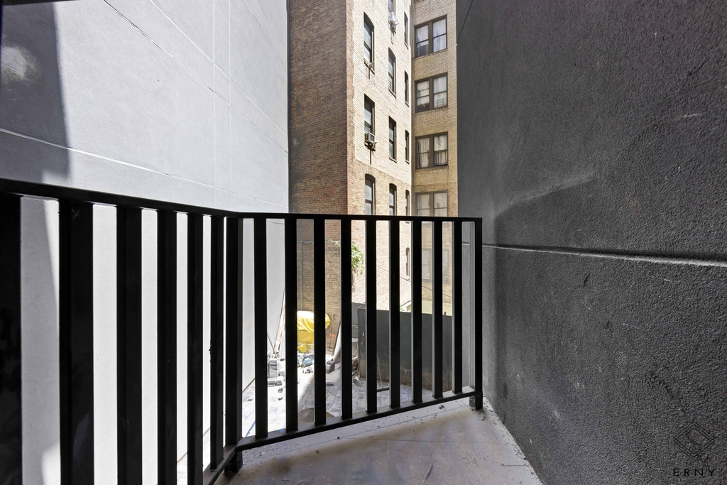 807 Washington Avenue - Photo 2