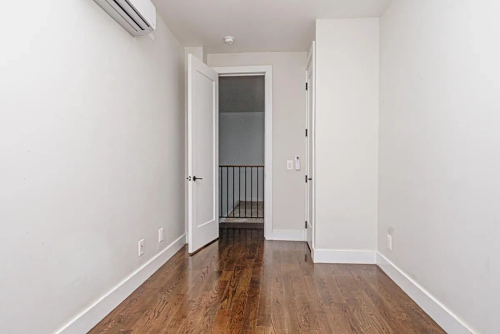85 Graham Avenue - Photo 9