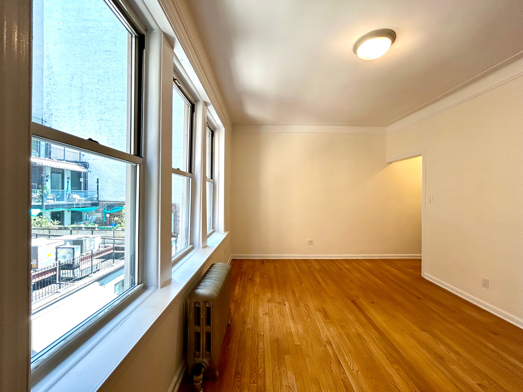 13th & 6th Ave - Photo 3