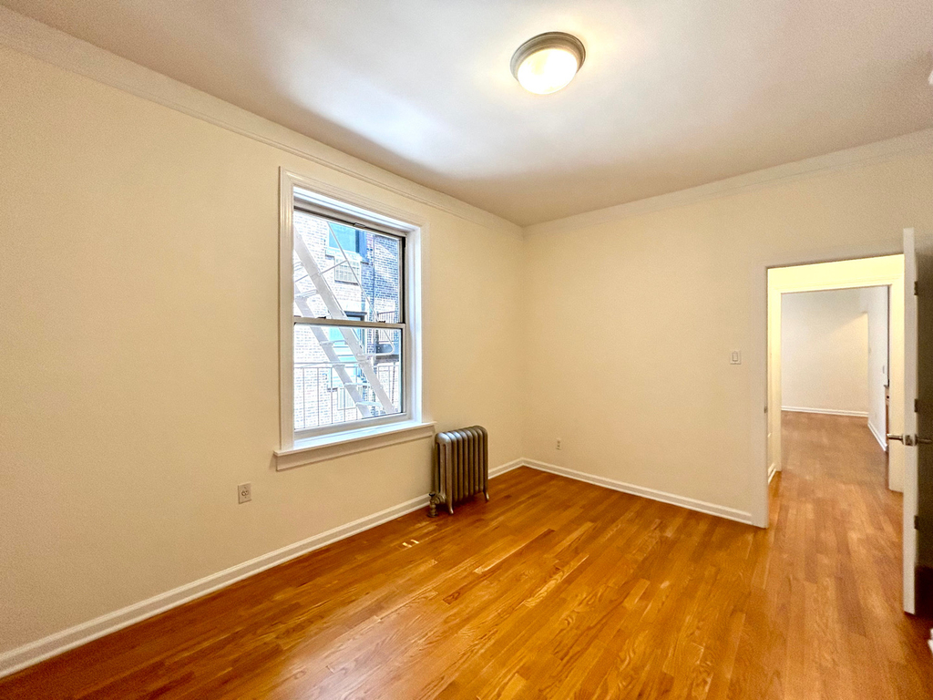 13th & 6th Ave - Photo 2