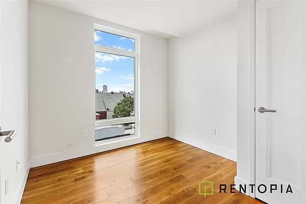 310 Graham Avenue - Photo 5