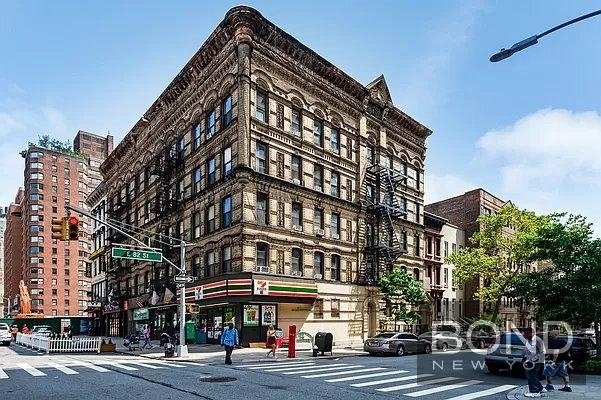 East 82nd Street - Photo 7