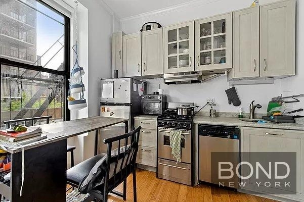 East 82nd Street - Photo 4