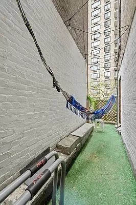 East 82nd Street - Photo 6