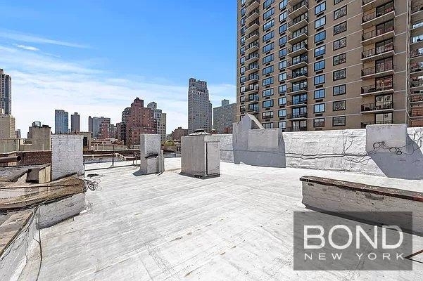 East 82nd Street - Photo 5