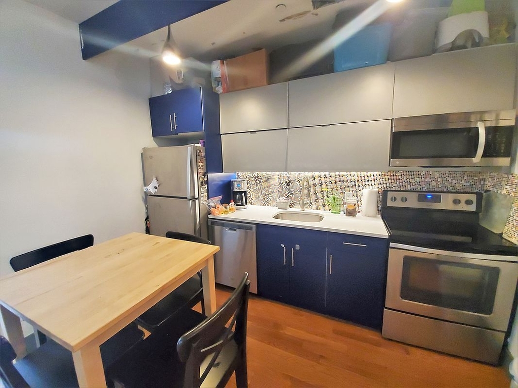 27 Woodbine Street - Photo 6
