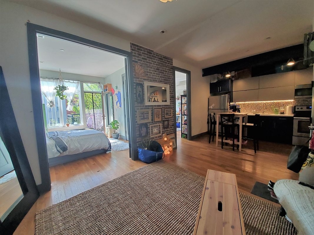 27 Woodbine Street - Photo 0