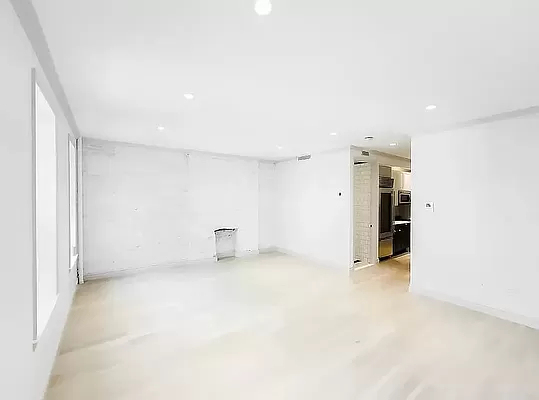 132 East 61st Street - Photo 2