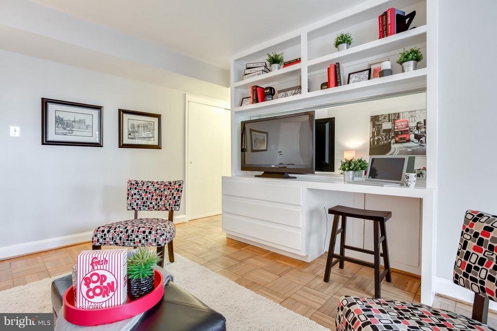 1565 N Colonial Ter - Photo 2