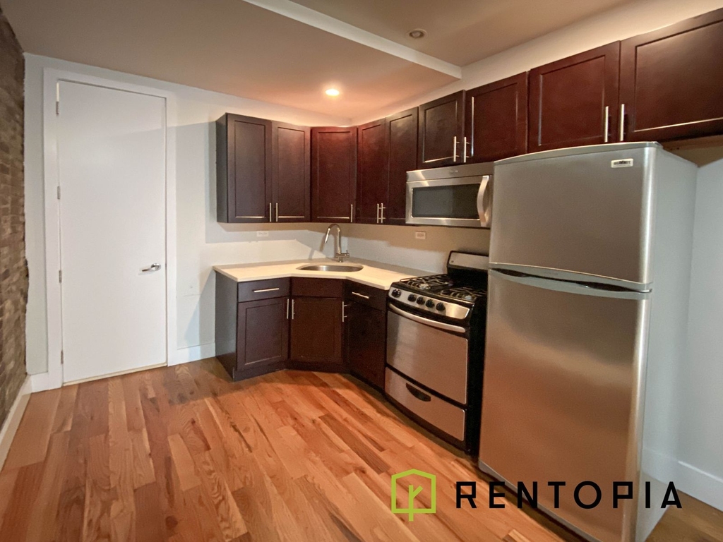 161 Maujer Street - Photo 1