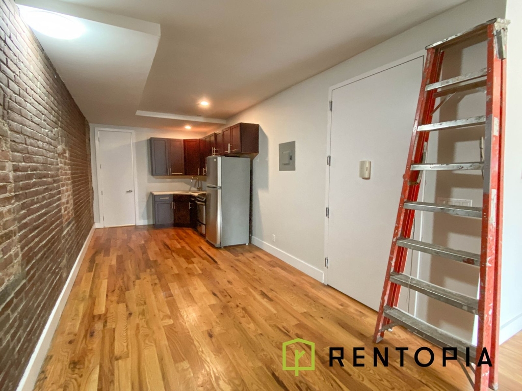 161 Maujer Street - Photo 2