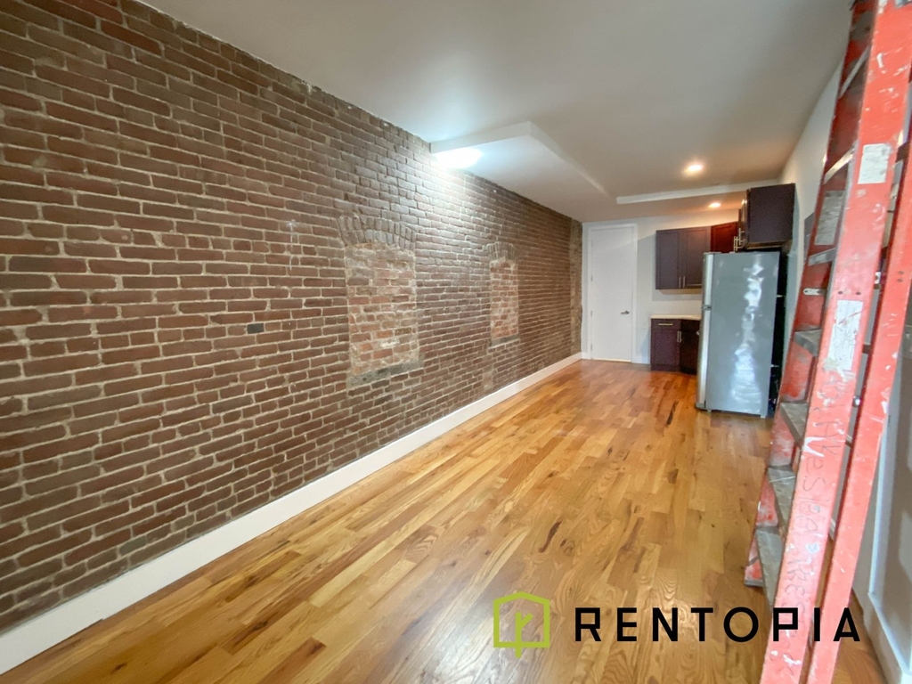 161 Maujer Street - Photo 3