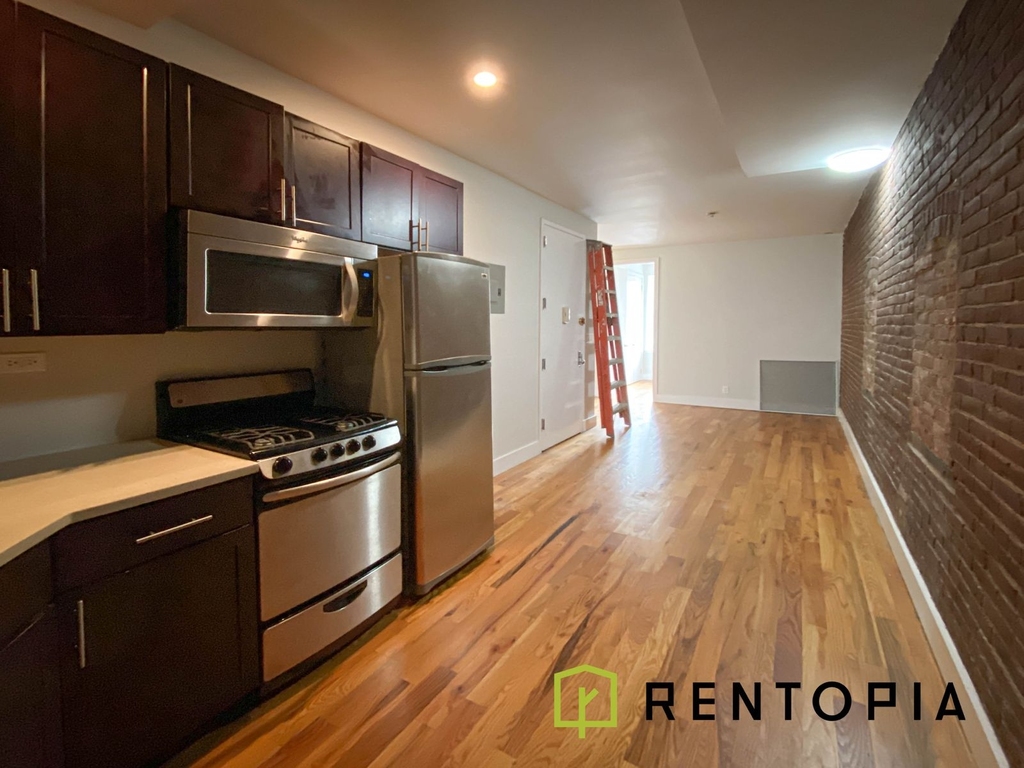 161 Maujer Street - Photo 0