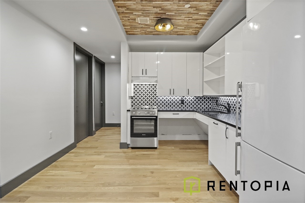 340 Evergreen Avenue - Photo 2