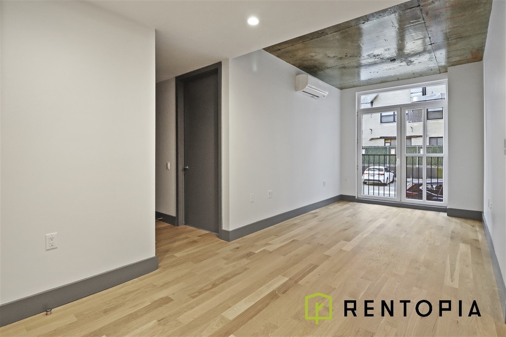 340 Evergreen Avenue - Photo 1