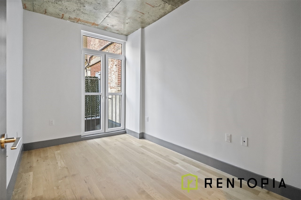 340 Evergreen Avenue - Photo 5