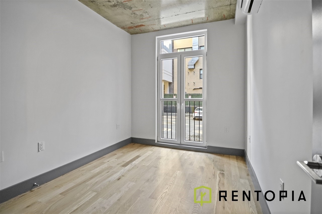 340 Evergreen Avenue - Photo 3