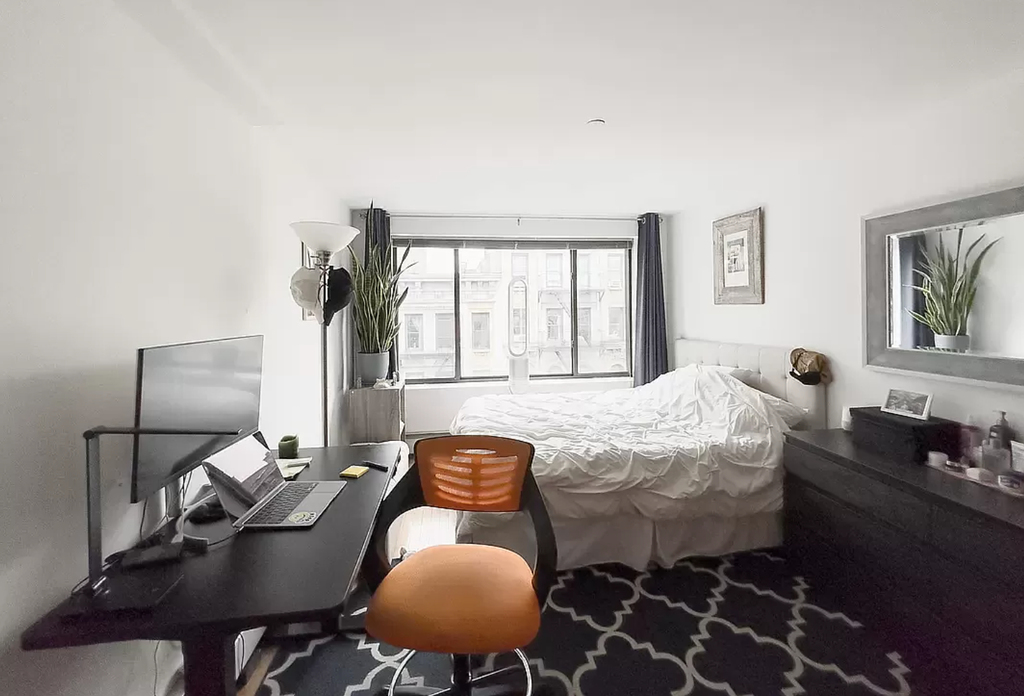 212 East 10th Street - Photo 5