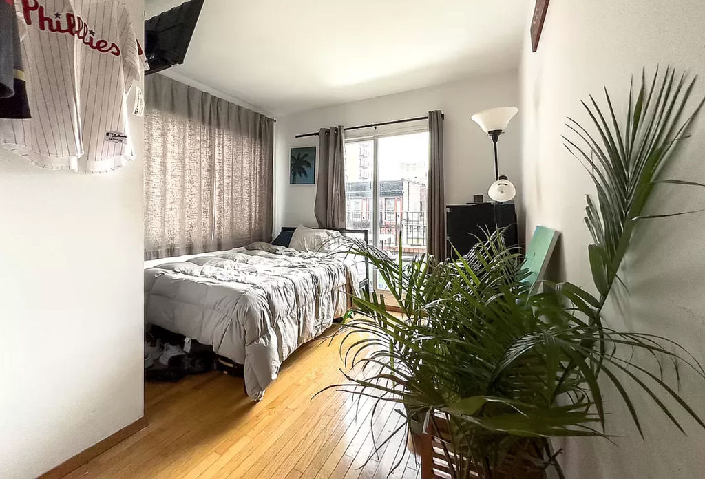 212 East 10th Street - Photo 8