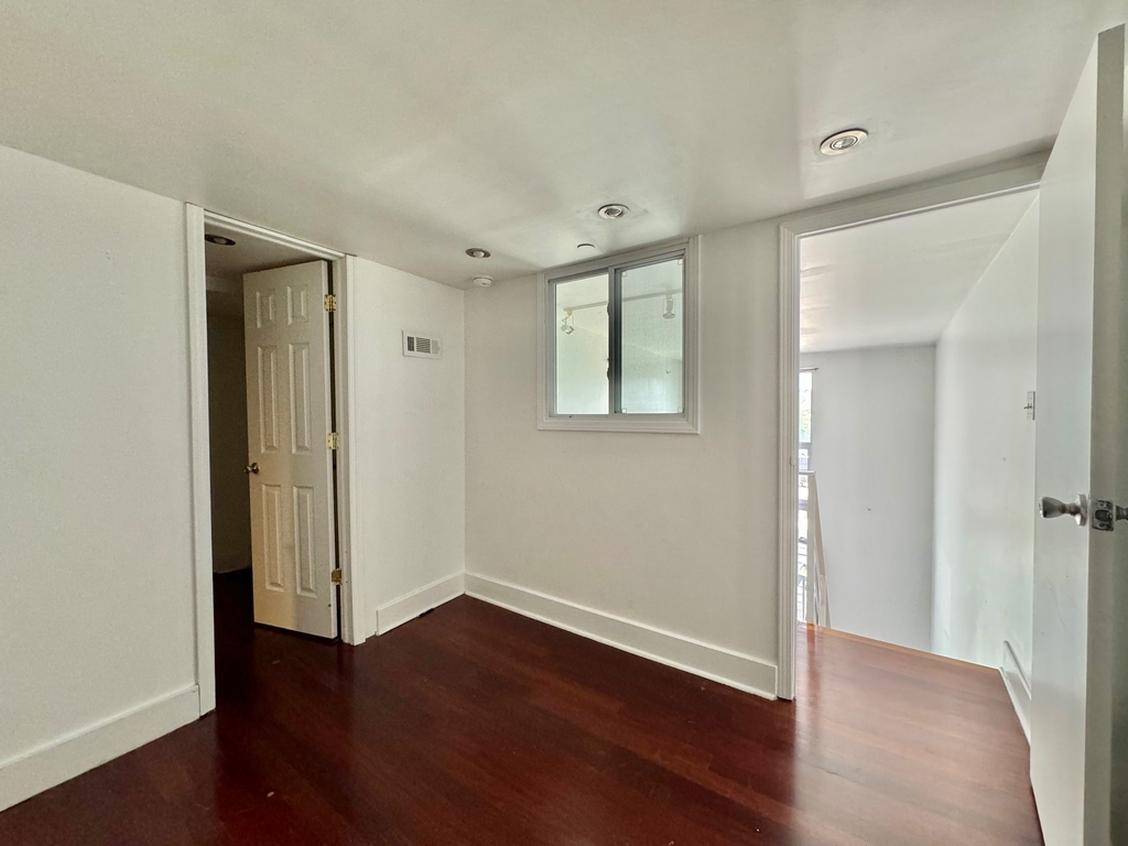 16 Meserole Street - Photo 8