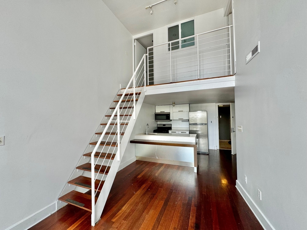 16 Meserole Street - Photo 1