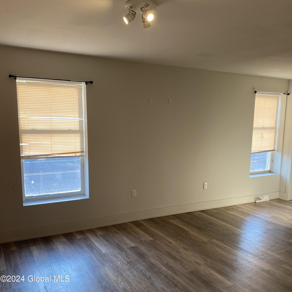 40 River Street - Photo 3