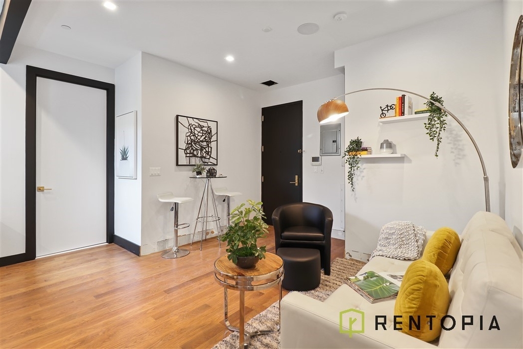 290 Union Avenue - Photo 0
