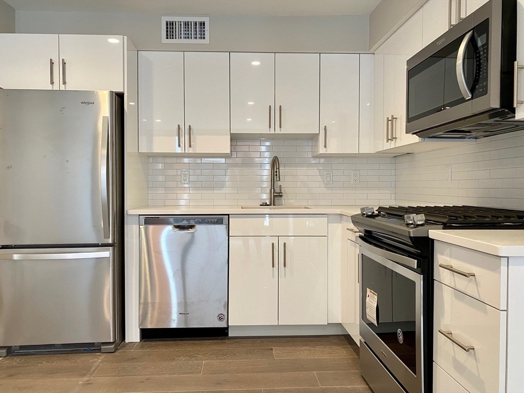 244 Hanover St. - Photo 2