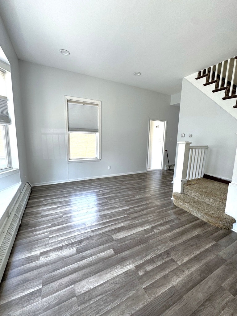 40-11 21st Avenue - Photo 3