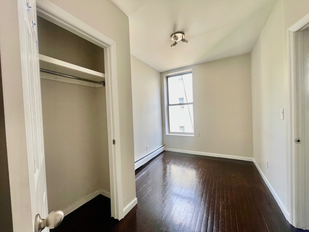 386 Manhattan Avenue - Photo 3