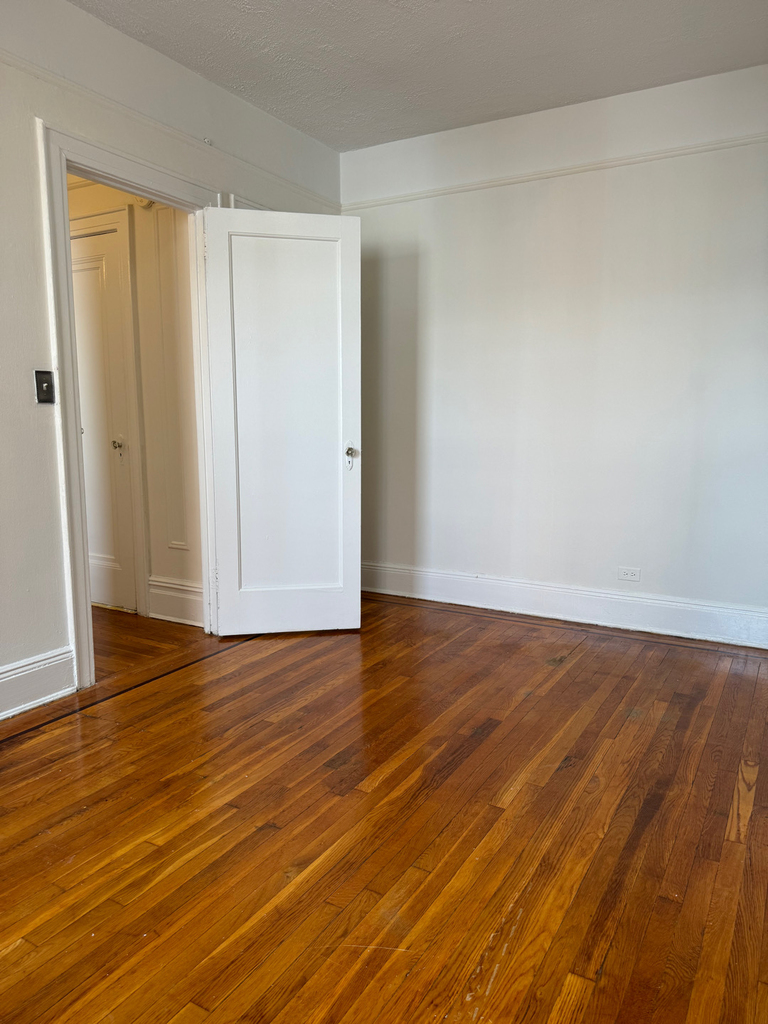 31-15 21st Avenue - Photo 5