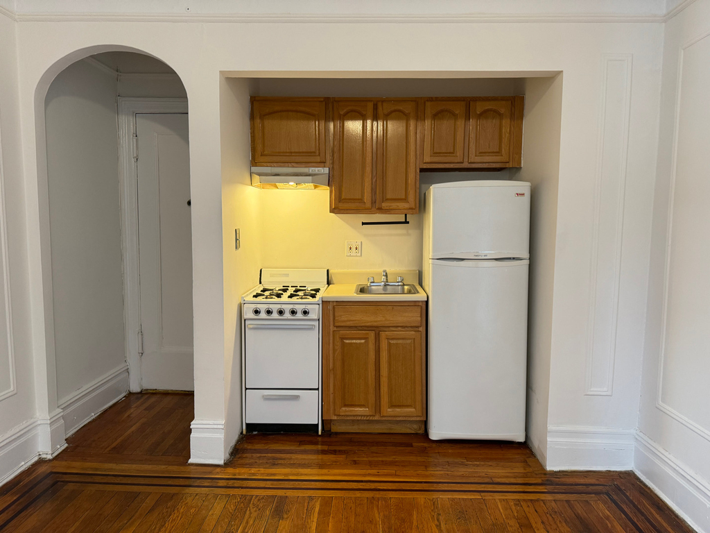 31-15 21st Avenue - Photo 3