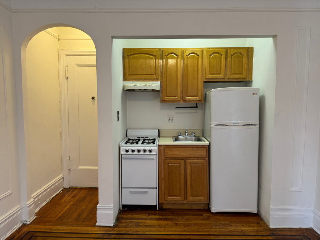 31-15 21st Avenue - Photo 0