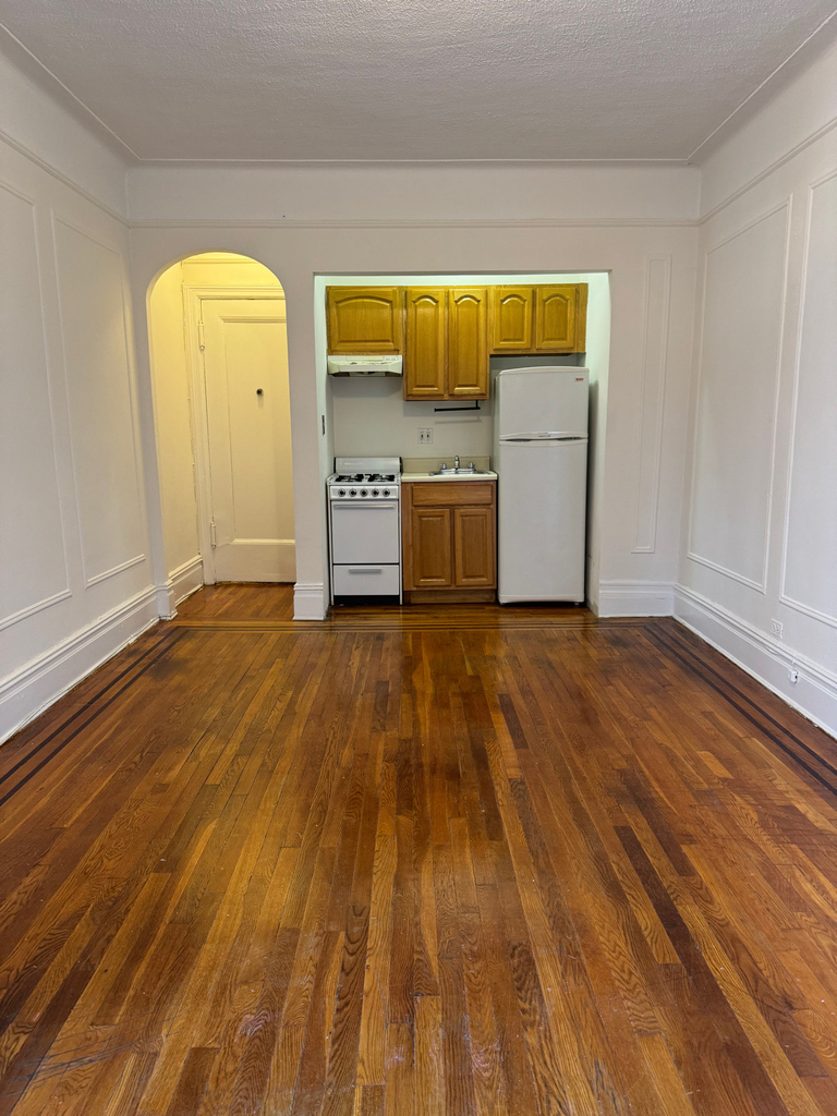 31-15 21st Avenue - Photo 1