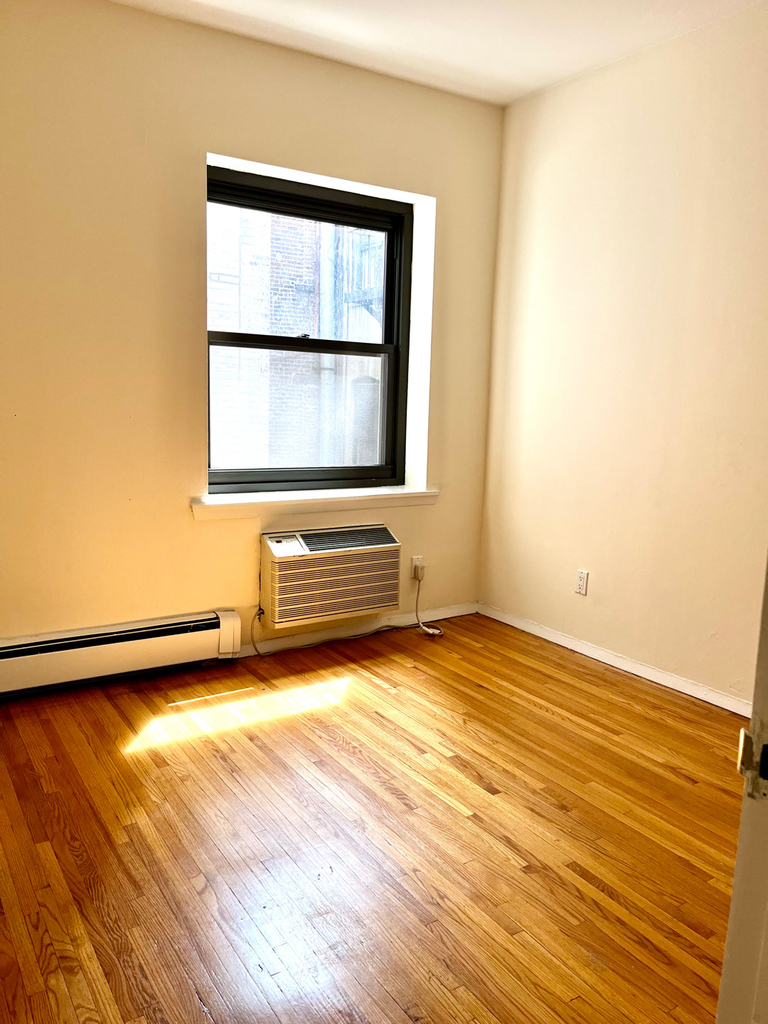 West 52 - Photo 5