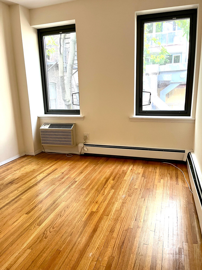 West 52 - Photo 6