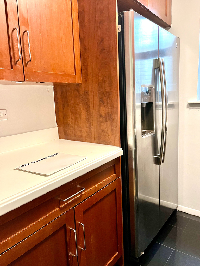 West 52 - Photo 2