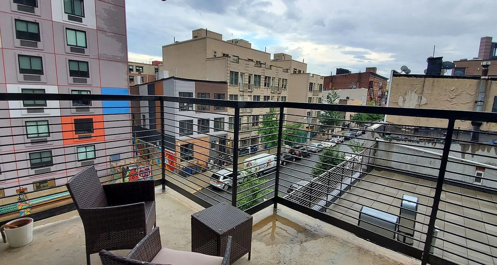 810 Flushing Avenue - Photo 2