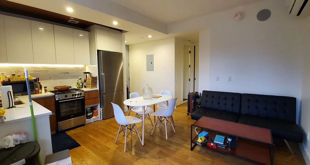 810 Flushing Avenue - Photo 3