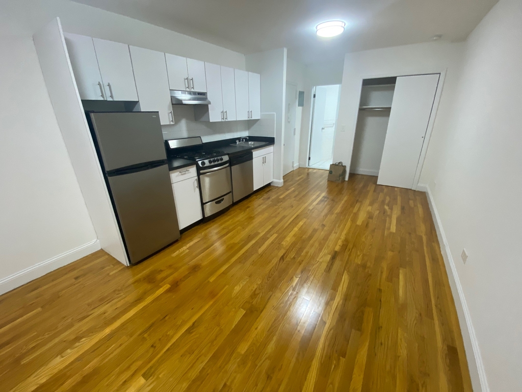 East 89th Street - Photo 3