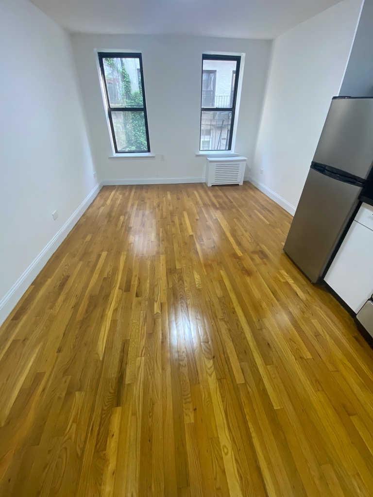 East 89th Street - Photo 5