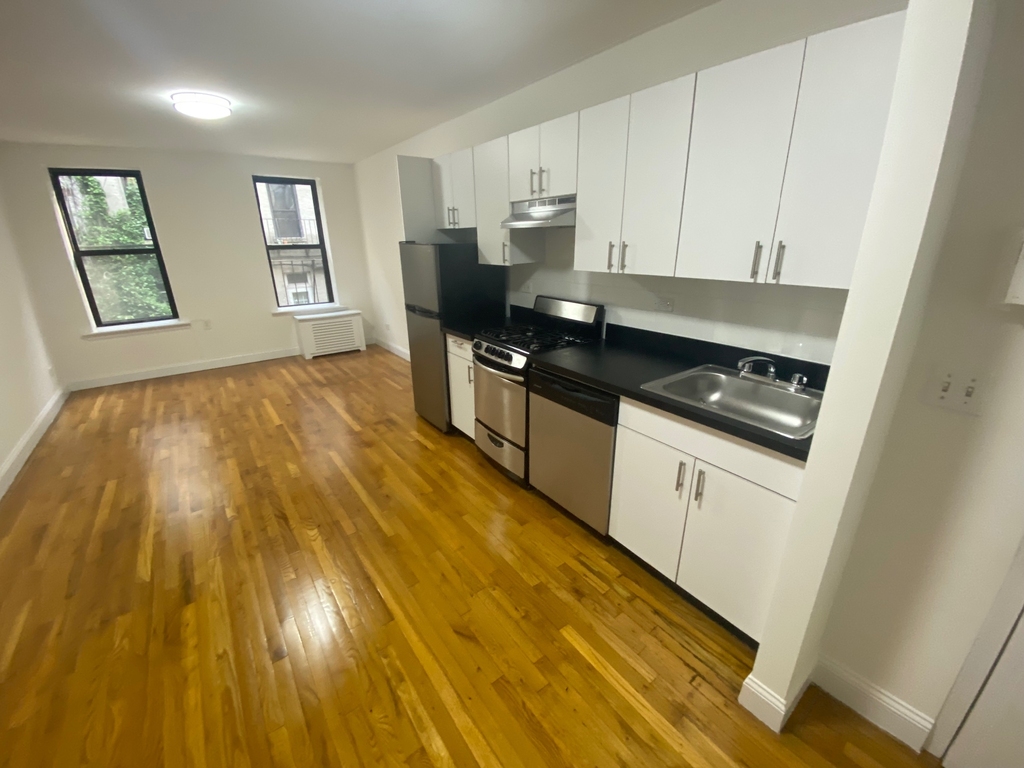 East 89th Street - Photo 0