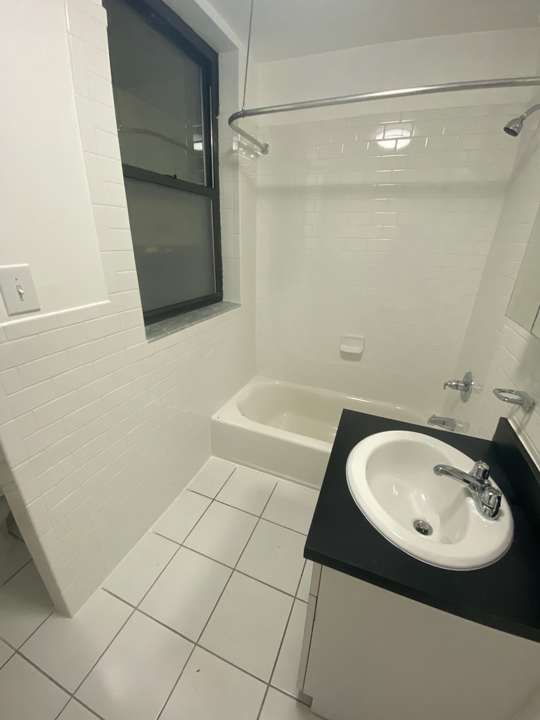 East 89th Street - Photo 4
