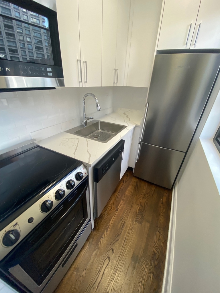 East 69th Street - Photo 12