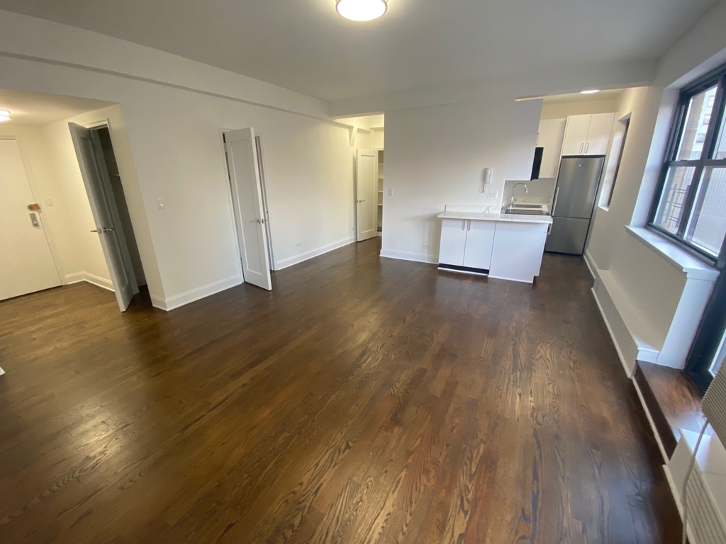 East 69th Street - Photo 11